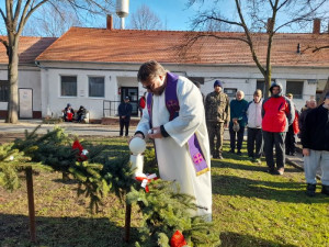 Gyertya meggyújtása