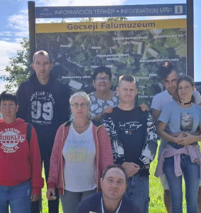 Csoportkép a Göcseji Falumúzeumban