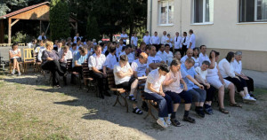 Az ünneplő közönség