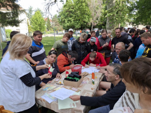 Készíthettek színes papírból madarakat