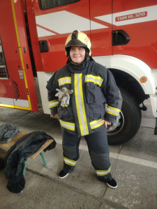 Lakónk a tűzoltók felszerelését is felvehették a látogatás alkalmával