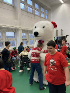 megérkezett a táncoló maci