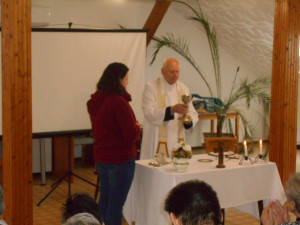 A képen a mise egy pillanata látható