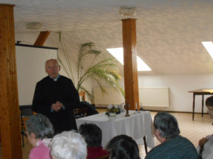 A képen a hittan egy pillanata látható