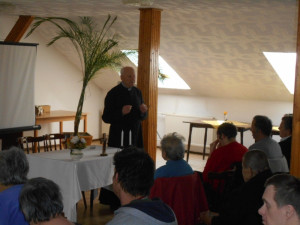 A képen a hittan egy pillanata látható