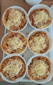 A bolognai spagetti a tányérokon