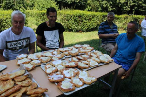 Elkészültek a különböző ízesítésű lángosok