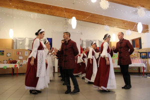 Táncosaink Palotás tánccal nyitották meg a rendezvény minden napját