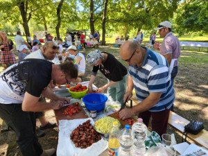 A magyaros lecsó előkészületei