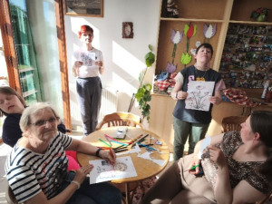 Színezés, vágás, ragasztás