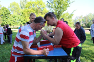 Szkanderozás közben, na, ki az erősebb