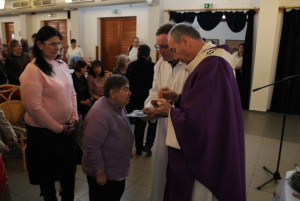 Érsek úr áldoztat