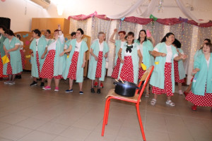 Háziasszony kórus és tánc