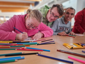 Ellátottaink színezés közben