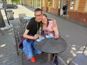 Hűsítő fagylalt fogyasztása