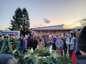 Advent második vasárnapja: Az adventi koszorút körbe állva Aranyosi Ervin: Advent második gyertya című verse került felolvasásra, közben karácsonyi dalok szóltak