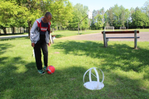 Guri-golf, a labdára koncentrálva