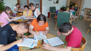 Mindenki elmélyülten „dolgozik”
