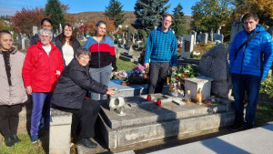 Intézményünk alapítójának a sírhelyénél