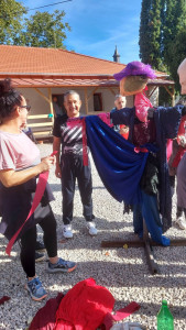 Készül a közös madárijesztő