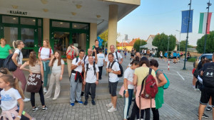 Gyülekező a természetjárás előtt
