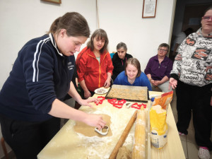 Koncentrálás a szaggatásra és várakozás a díszítésre
