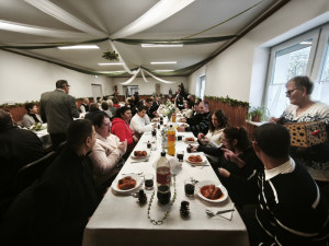 Szabolcsi töltött káposzta ebédre és ajándék az egyik kórustagtól