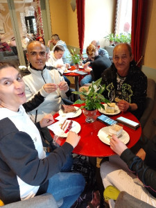 Párok a Róza cukrászdában