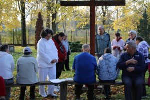 Megemlékezés a szabadidőparkban elhelyezett keresztnél