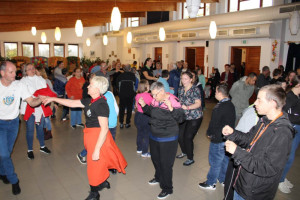 Jó hangulatú tánc