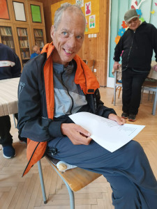 F. Csaba felolvasta Gazdag Erzsi: Mesebolt című versét			