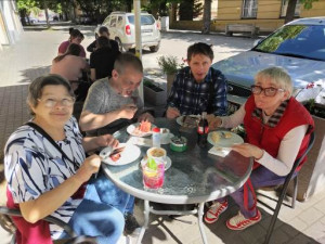 Sütemény fogyasztása