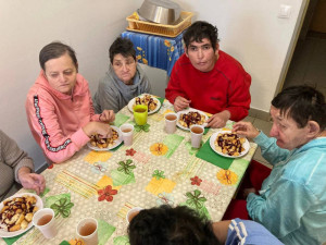 Külön figyelmet fordítunk a pépes étrenden lévő ellátottjainkra.