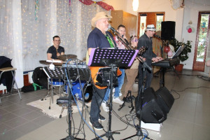 A Tranzit zenekar kiegészülve lakóinkkal