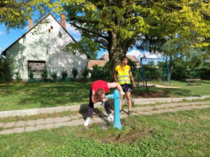 Megszomjazott ellátottaink artézi kútból isznak