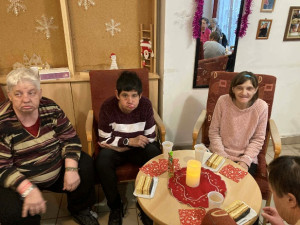 Ennél jobban már csak az ajándékokat várják 