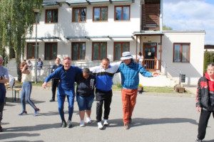 Tánc összekapaszkodva
